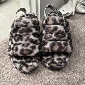 Ugg platform slides with back.